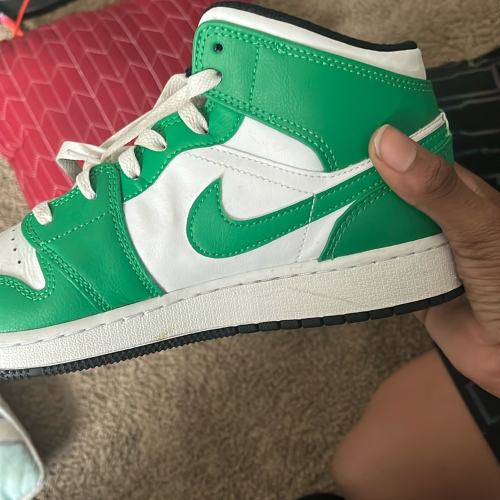 Jordan 1 mids